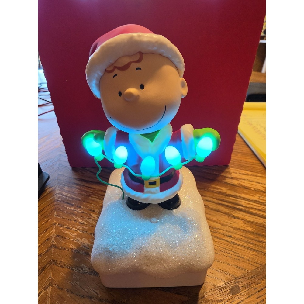 Hallmark Peanuts Christmas Light Show Charlie Brown With Light & Music 2015